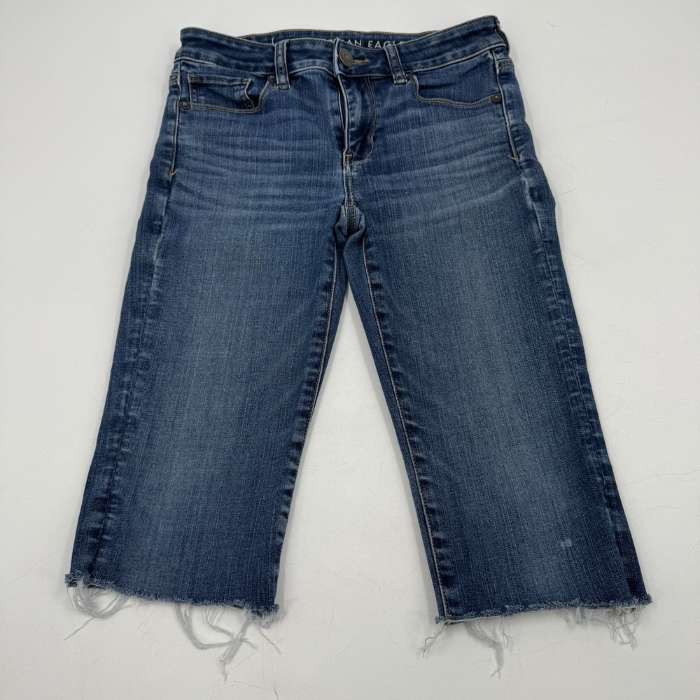 American Eagle Women's 2 SHORT Medium Wash Denim Stretch Crop Capri‎ Jean